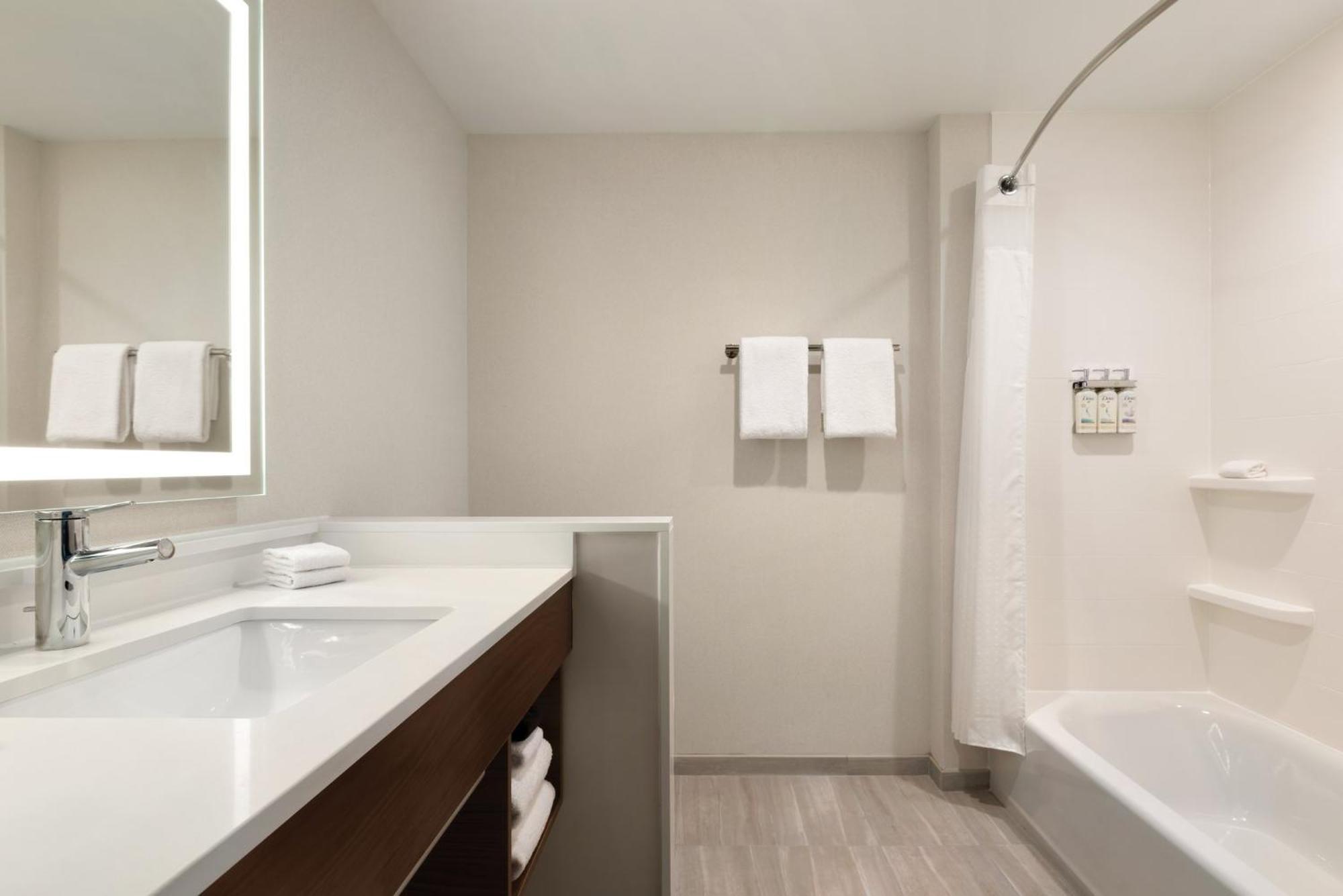Holiday Inn Express Cape Canaveral By Ihg Bagian luar foto
