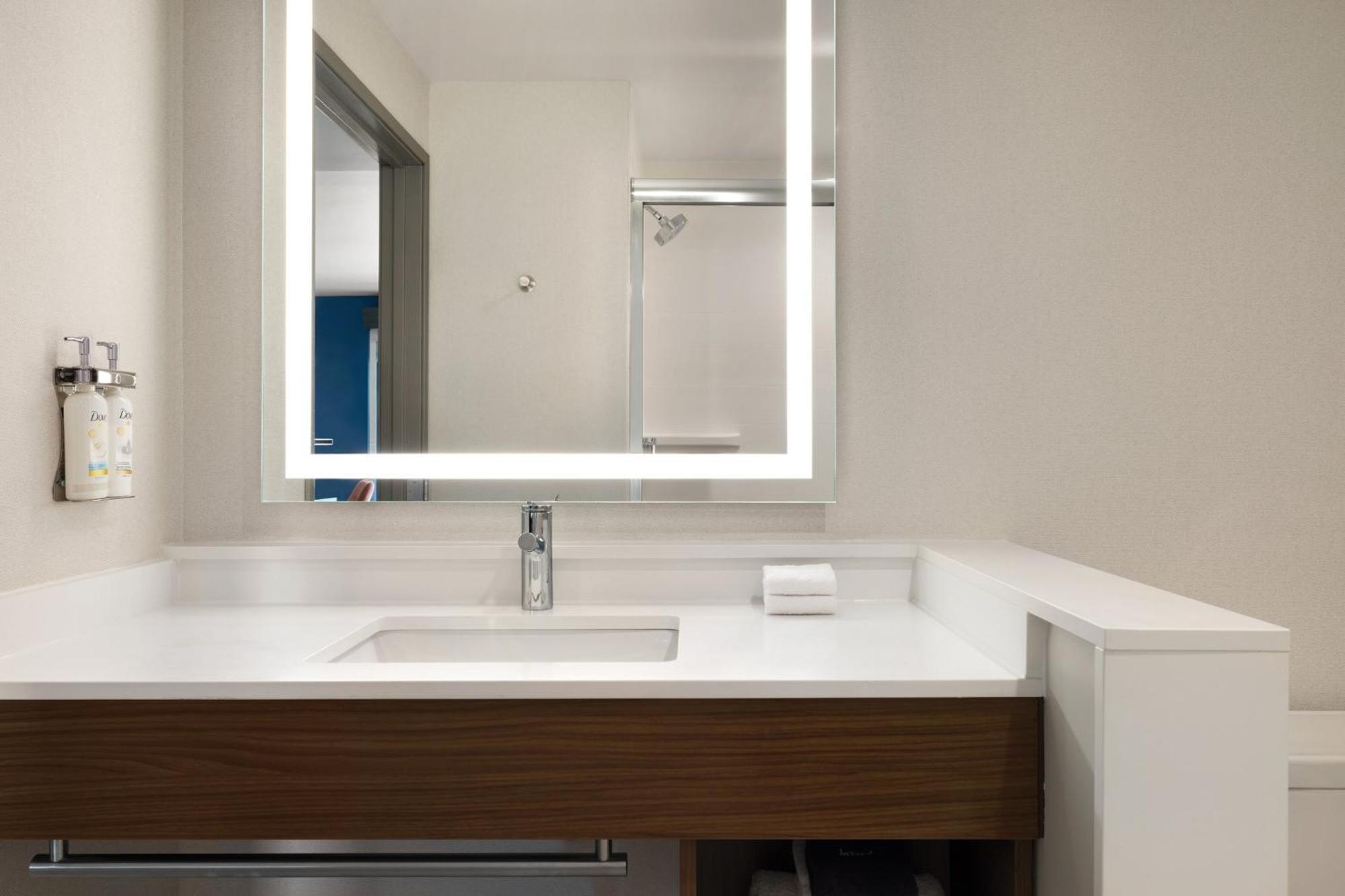 Holiday Inn Express Cape Canaveral By Ihg Bagian luar foto